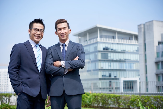 东森建筑设计多少号发工资