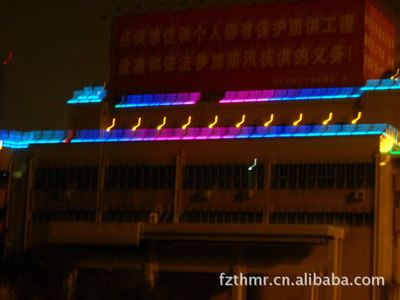 喷绘布灯用什么灯