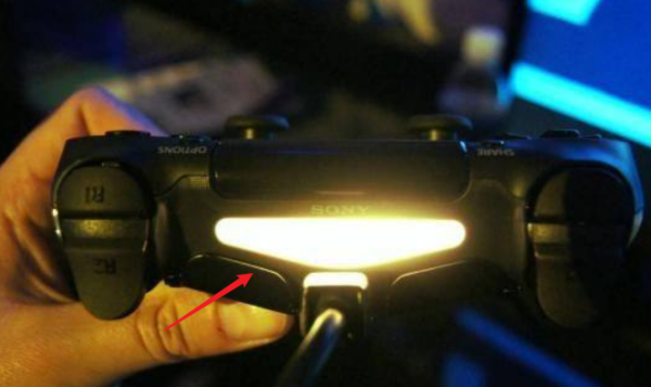 ps4手柄灯不亮