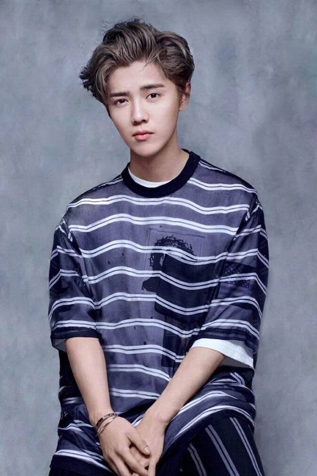 鹿晗杂志封面