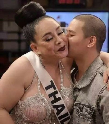 富婆广告贴