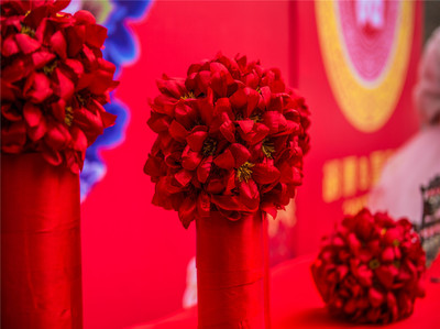 婚礼背景红色喷绘布是什么