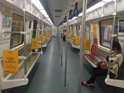 深圳地铁母亲节广告