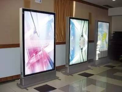 广告灯箱边沿用什么固定